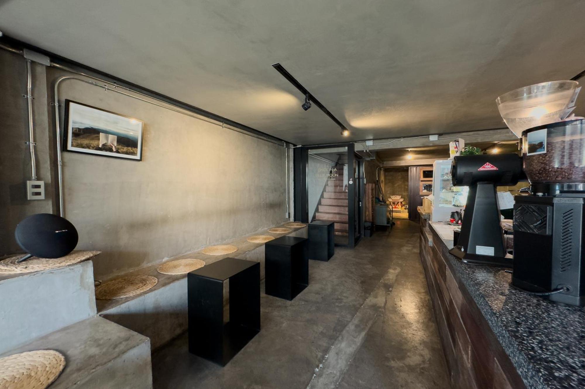Once In A Blue Moon Cafe And Hostel Chiang Mai Luaran gambar